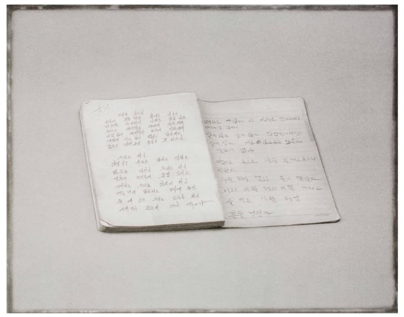 아버지의 손길 #1 · Monochrom Gum Bichromate Print · 40.6 x 50.8cm · 2021 (이미지 제공 = 갤러리 너트) · Monochrom Gum Bichromate Print