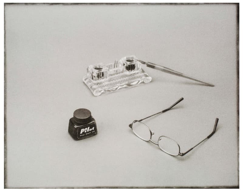 아버지의 손길 #6 · Monochrom Gum Bichromate Print · 25.4 x 20.3cm · 2021 (이미지 제공 = 갤러리 너트) · Monochrom Gum Bichromate Print