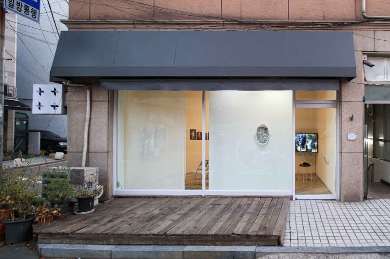 《국화꽃 자매들》 전경 · (이미지 제공 = 합정지구)
