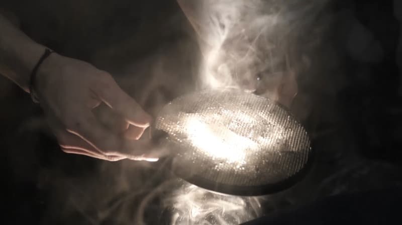 민트박, 공기의 형태학 · 싱글 채널 비디오 · 9분 6초 · 2021 (이미지 제공 = 대안공간루프) · Morphology of the Aerial