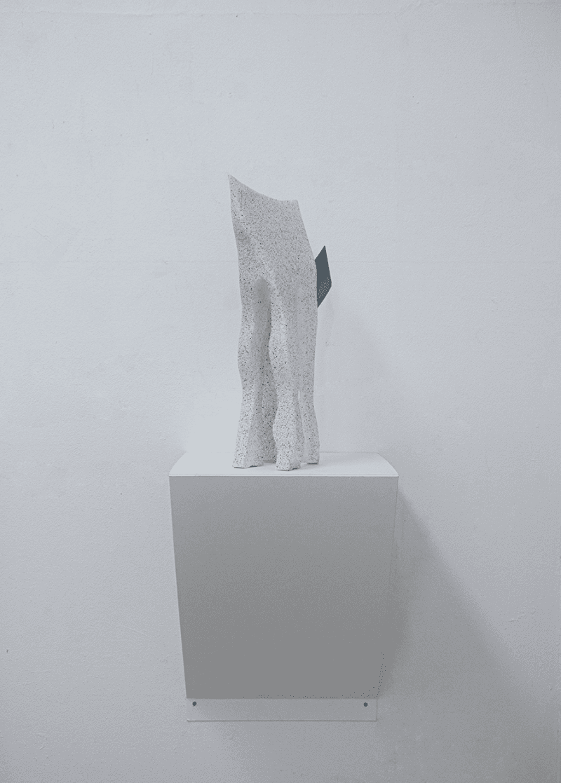 김해미,  Untitled · 스티로폼, 종이 위 프린트 · 34x16x9cm · 2021 (이미지출처=플레이스막2) · Untitled