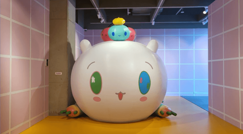 FriendsWithYou_HOWDY_FLOOF · (이미지출처 = 롯데갤러리)