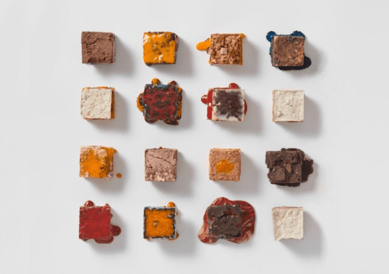 김현영,  900-1050 of 자율신경제_RARE TASTE · clay.glasspowder.glaze · 6.5x6.5x6.5cm · (이미지출처 = 유나이티드 갤러리)