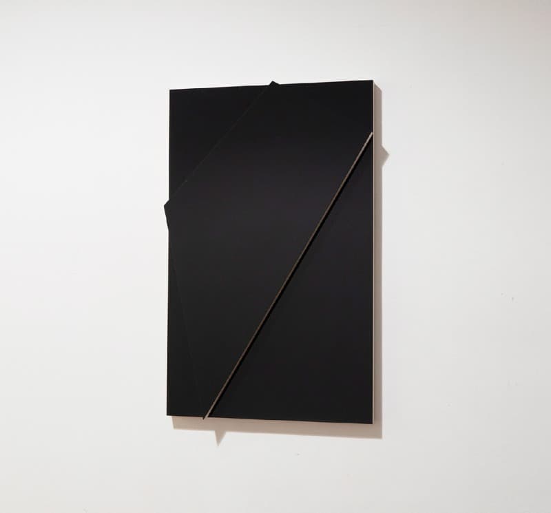 Composition 0121 · Acrylic and polycarbonate on plywood · 80 x 50 x 6.5 cm · (c) Jin Hyo Seok and Courtesy of Galerie Brugier-Rigail (출처 = 갤러리 브루지에-히가이) · Composition 0121 · Acrylic and polycarbonate on plywood