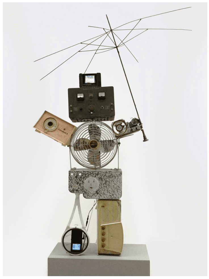 백남준, 에스키모맨 · 혼합재료 · 100x125x160cm · 1995 (이미지출처 = 신세계갤러리)