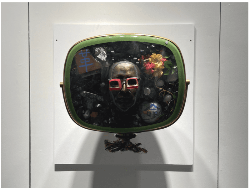 백남준, Self Portrat · 혼합재료 · 67x65x32cm · 1989 (이미지출처 = 신세계갤러리)