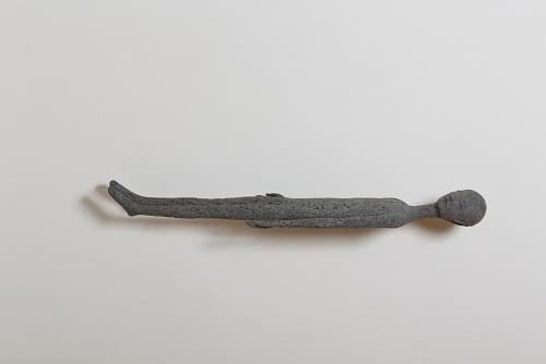 이유미, A sleepless day · Korean paper, iron · 30×130×12cm · 2019 (이미지출처 = 갤러리이배) · Youmee Lee, A sleepless day · Korean paper, iron