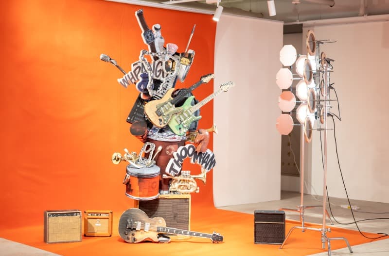 또 다른 즐거운 곳으로 여행 1 · C-프린트, 혼합매체 · 260 x 155 x 68 cm · 2020 (제공 수원시립미술관)