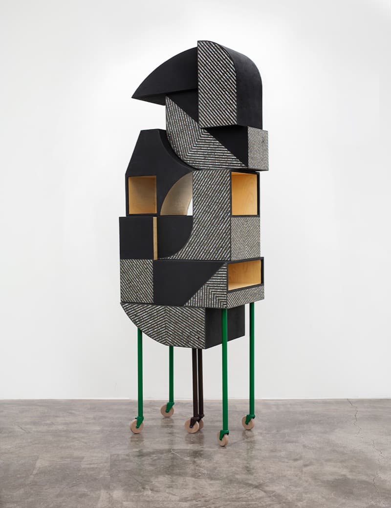 무빙 · Birch plywood, Mother of pearl, PNY Stone, Acrylic · W600 X H1980 X D200mm · 2021 (이미지출처 = 플레이스막2) · Mubeing · Birch plywood, Mother of pearl, PNY Stone, Acrylic