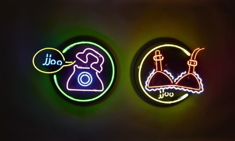 JAM PLAY · 네온 · (각)45x45x6cm · 2022 (이미지출처 = 아트비트갤러리)