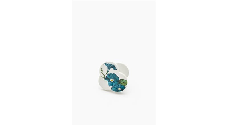계절 수집_여름Ⅰ · Porcelain, Hand Painting · 52x52mm · 2022 (이미지출처 = 학고재아트센터)