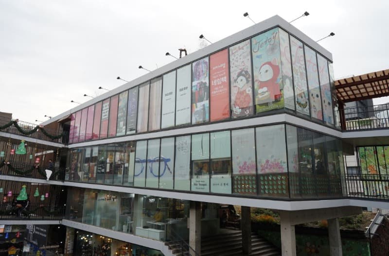 인사동 쌈지길 기획전시실