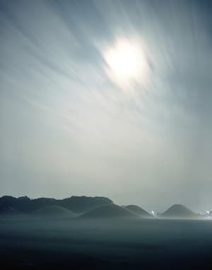 밤의 얼굴, 경주
