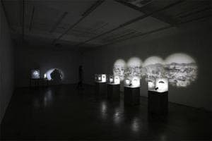4개도시 바그다드,평양,서울,후쿠시마, Show cases